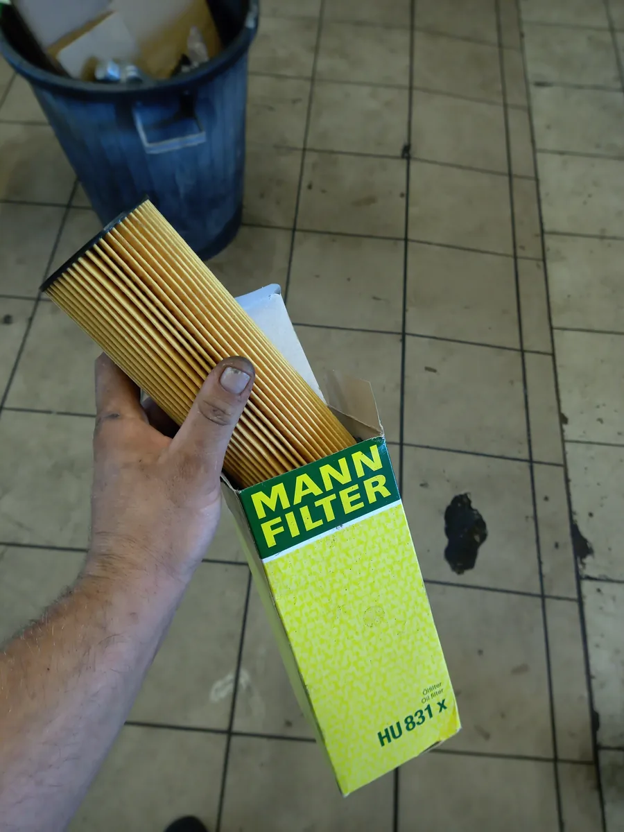 Oryginalny filtr oleju Mann-Filter HU 831x – Tiger Serwis