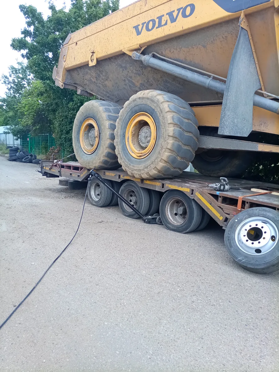 Serwis opon wywrotki Volvo A30 – mobilna wulkanizacja maszyn budowlanych